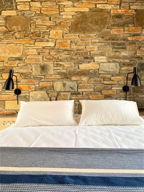 2 bedrooms, blackout curtains, iron/ironing board, free cots/infant beds