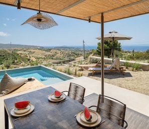 Vila panorâmica, piscina particular, vista para o mar | Vista do quarto