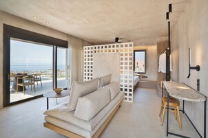 Luxurious Villa 360o View with infinity pool | Blackout drapes, soundproofing, iron/ironing board, free WiFi