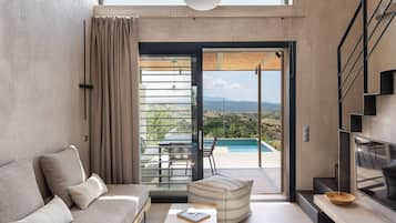 Villa junior, piscina privada | Cortinas opacas y sistema de insonorización