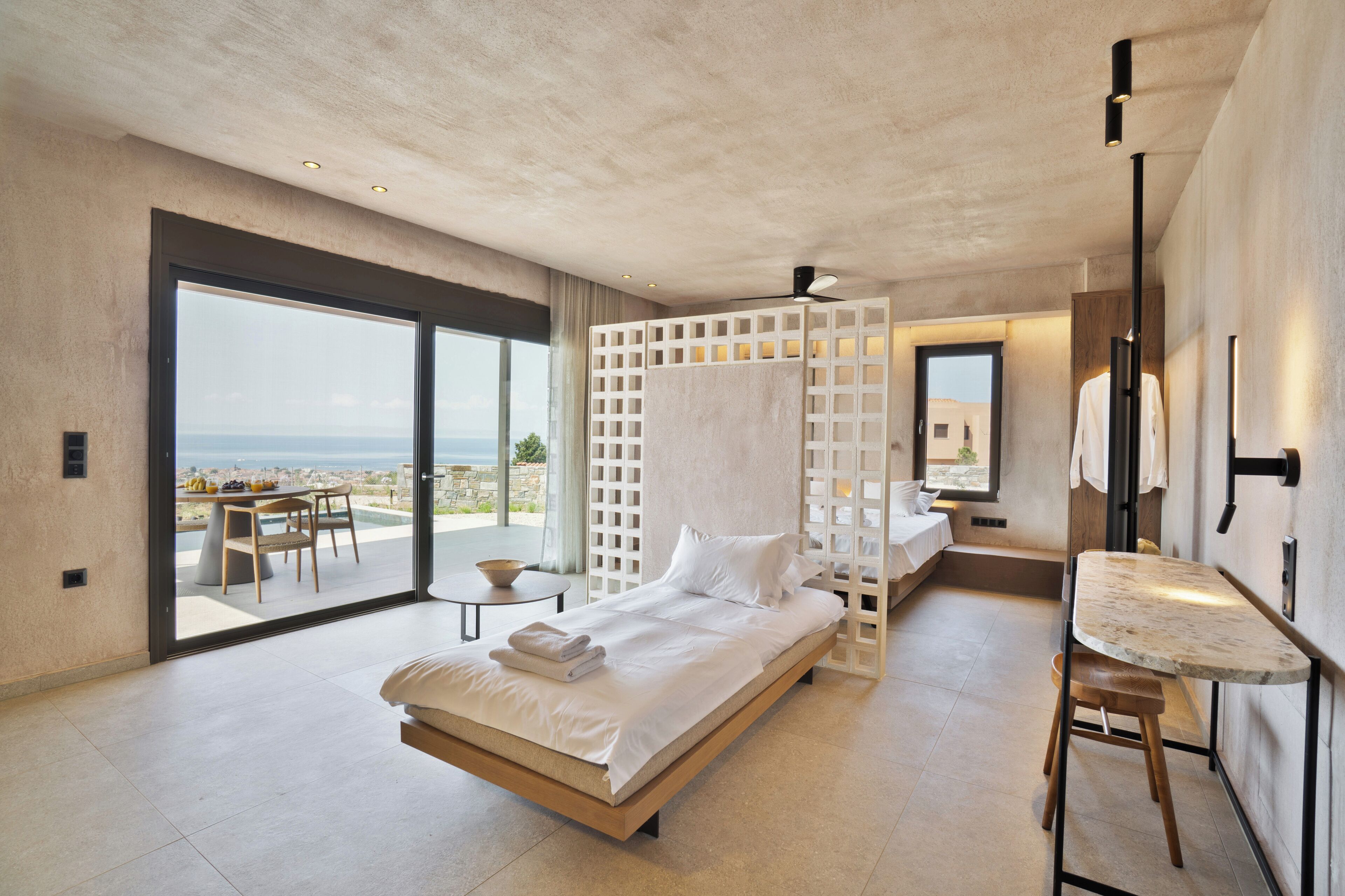 Luxurious Villa 360o View with infinity pool | Blackout drapes, soundproofing, iron/ironing board, free WiFi