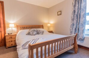 3 chambres, fer et planche à repasser, Wi-Fi gratuit, draps fournis