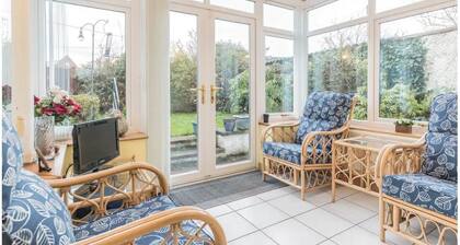 Stanwix Cottage. Walking distance of park and town