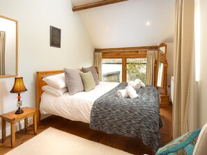 2 bedrooms, iron/ironing board, travel crib, free WiFi