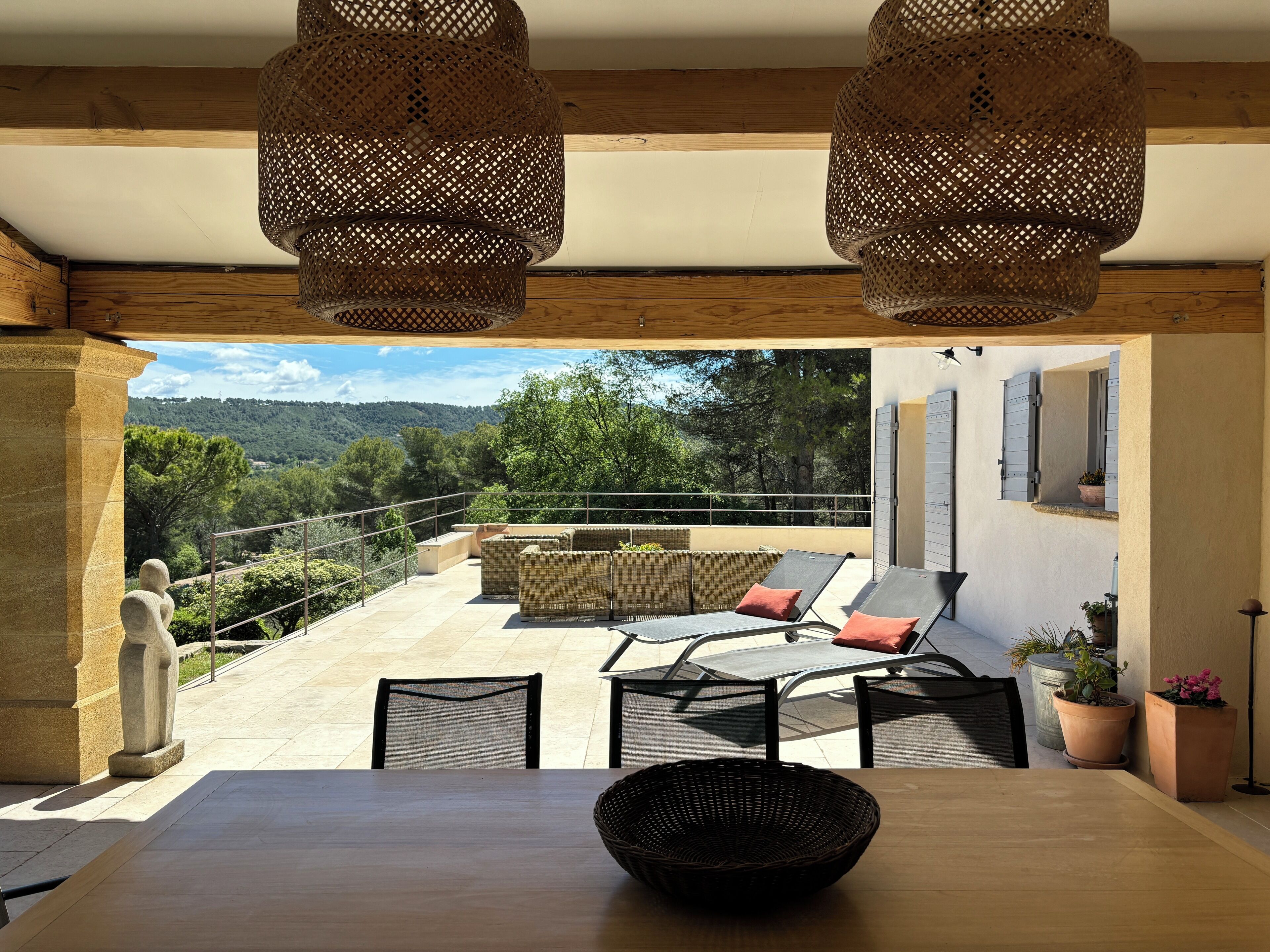 تناول الطعام بالخارج