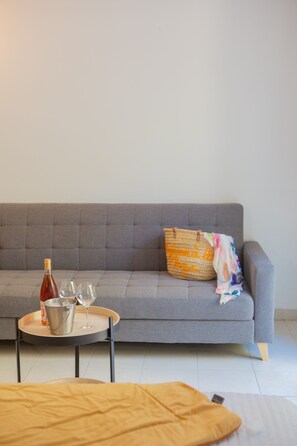 Superior Suite, with terrass | Living area | Flat-screen TV - Résidence San Roccu (Saint-Florent)
