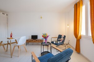 Appartement Classique | Coin séjour | Télévision à écran plat