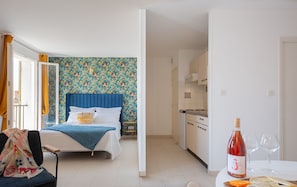 Suite, city view | Private kitchen
