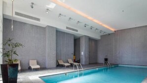 Outdoor pool - Maison Privee - Luxurious Apt in Impressive DIFC Tower (Dubai)