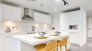 Executive Apartment | Private kitchen - Maison Privee - Luxurious Apt in Impressive DIFC Tower (Dubai)