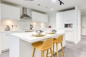 이그제큐티브 아파트 | 전용 주방 | 냉장고, 전자레인지, 오븐, 식기 세척기