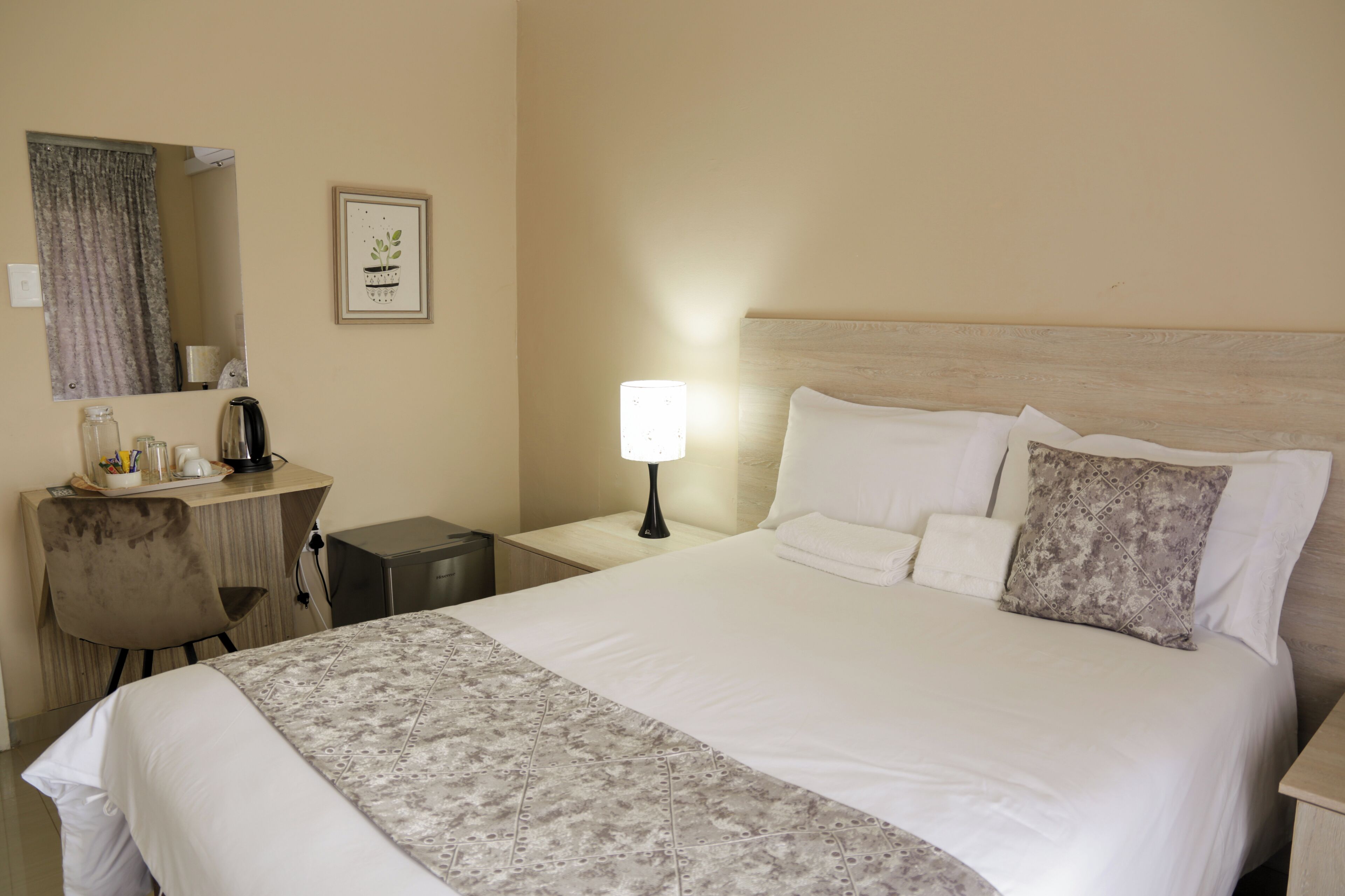 基本客房 | 書桌、筆電工作空間、免費無線上網、床單