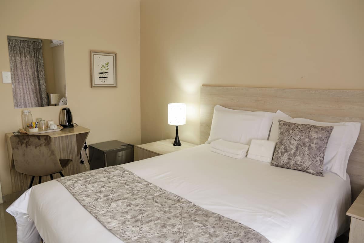 基础客房 | 办公桌、笔记本电脑工作区、免费 WiFi、床单