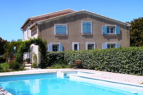 Magnificent villa with pool and view