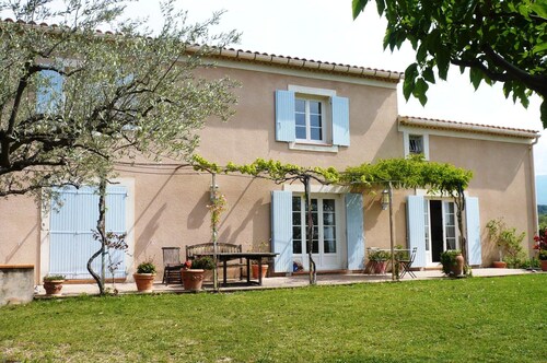 Magnifique villa avec piscine et vue