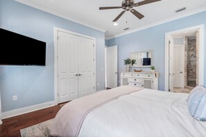 4 bedrooms, iron/ironing board, free WiFi, bed sheets