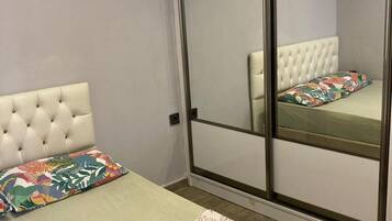 1 dormitorio y ropa de cama hipoalergénica