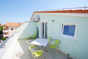 Outdoor dining - Holiday apartment Sky in Medulin, 600m from the beach (Medulin)