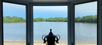 Private Beach House on the Lake -- Ideal for Groups, Events, and Lakeside Recreation