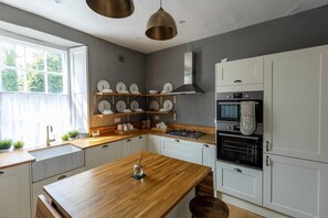 Kühlschrank, Ofen, Herdplatte, Geschirrspüler