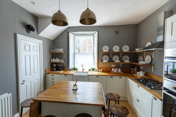 Refrigerador, horno, parrilla de estufa y lavavajillas 