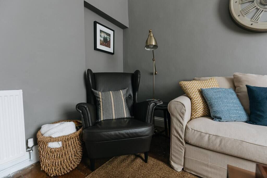 TV, fireplace, books, offices