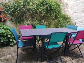 屋外ダイニングエリア