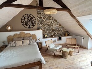 3 bedrooms, desk, iron/ironing board, free WiFi