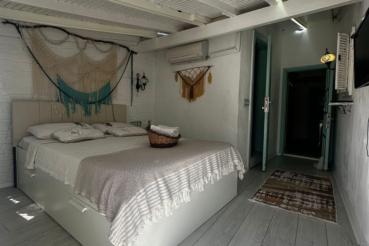 1 bedroom, individually decorated, individually furnished, free WiFi