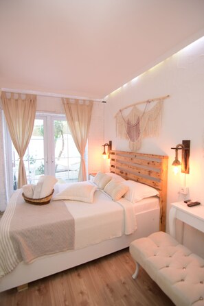 Family Quadruple Room, 2 Bedrooms, Accessible, Garden View | Individually decorated, individually furnished, free WiFi - Aracati Pansiyon (Cesme)