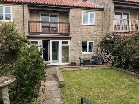 Interior. 5 Church View