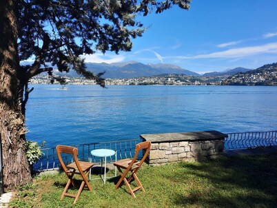 Vacation home with exclusive lake view, on Lake Lugano - lakeside plot, hiking area.