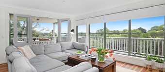 Tree-Scape Retreat – a serene oasis featuring breathtaking views, pet friendly accommodation