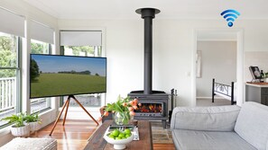 Smart TV, fireplace