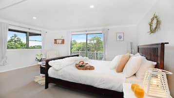 3 bedrooms, travel cot, WiFi, bed sheets