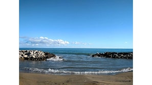 Una spiaggia nelle vicinanze