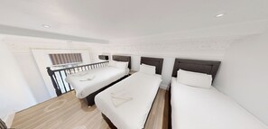 Cosy Family Studio with Balcony  | Iron/ironing board, cribs (free), WiFi (free), bed sheets - MSK Elite  (London)