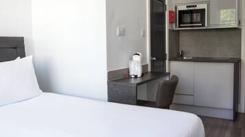 Superior Double Studio | Iron/ironing board, cribs (free), WiFi (free), bed sheets