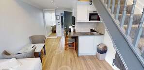 Cosy Family Studio-Balcony | Private kitchenette - MSK Elite  (London)