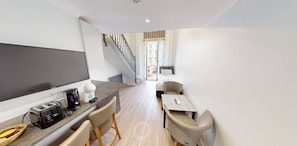 Cosy Family Studio with Balcony  | Iron/ironing board, cribs (free), WiFi (free), bed sheets - MSK Elite  (London)
