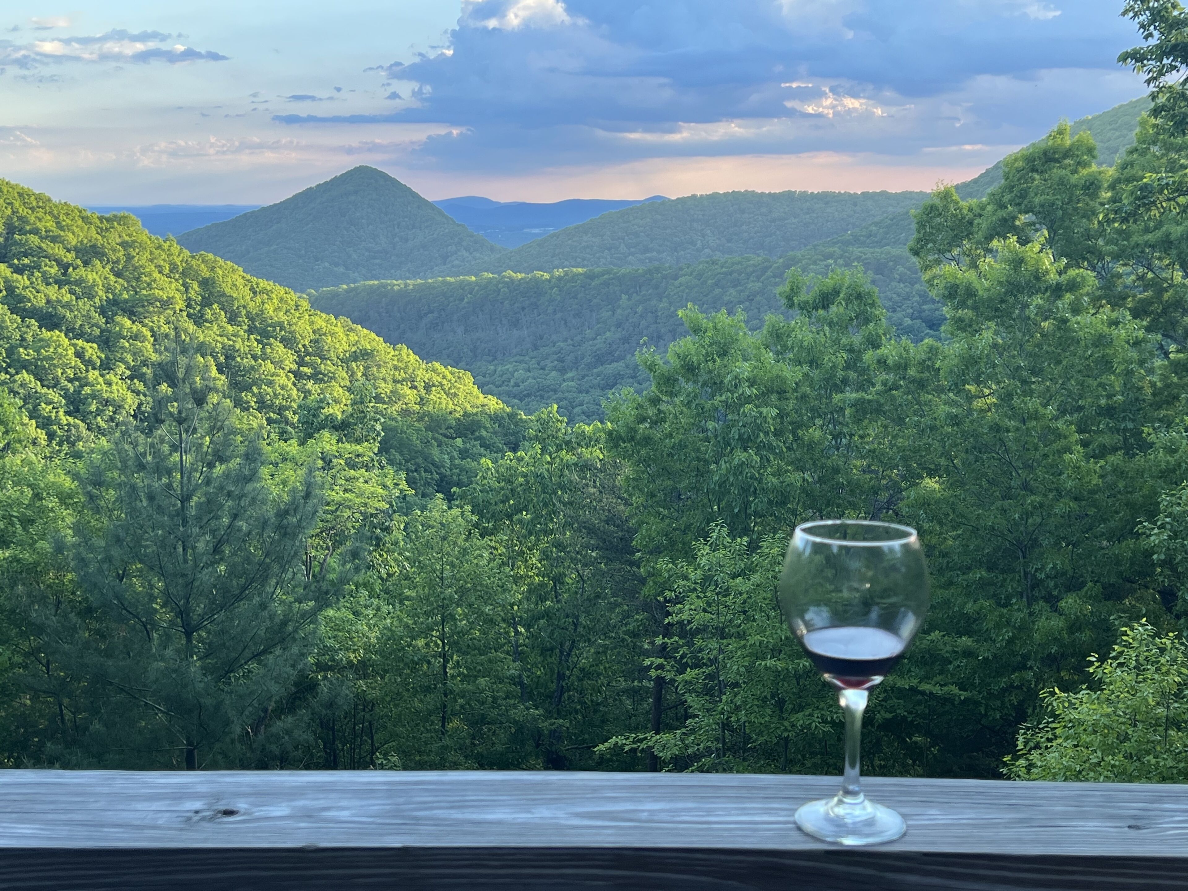 Bearfoot Falls:Private 110Ft Waterfall~21Ac-Stunning View~HotTub~Firepit~3 Kings