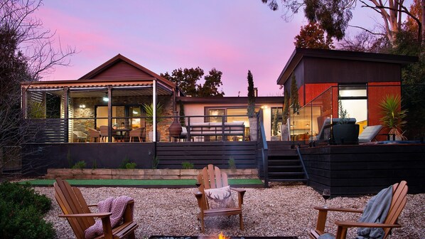 Terrace/patio - East St Spa House-2 Bed, 2 bathroom, log fire, spa bath (Daylesford)