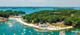 Perfect Private Waterfront Getaway on Lake Lanier!