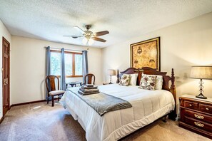 4 bedrooms, in-room safe, iron/ironing board, WiFi