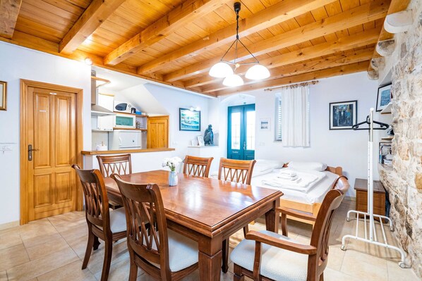 Studio (Studio Apartment) | Interior