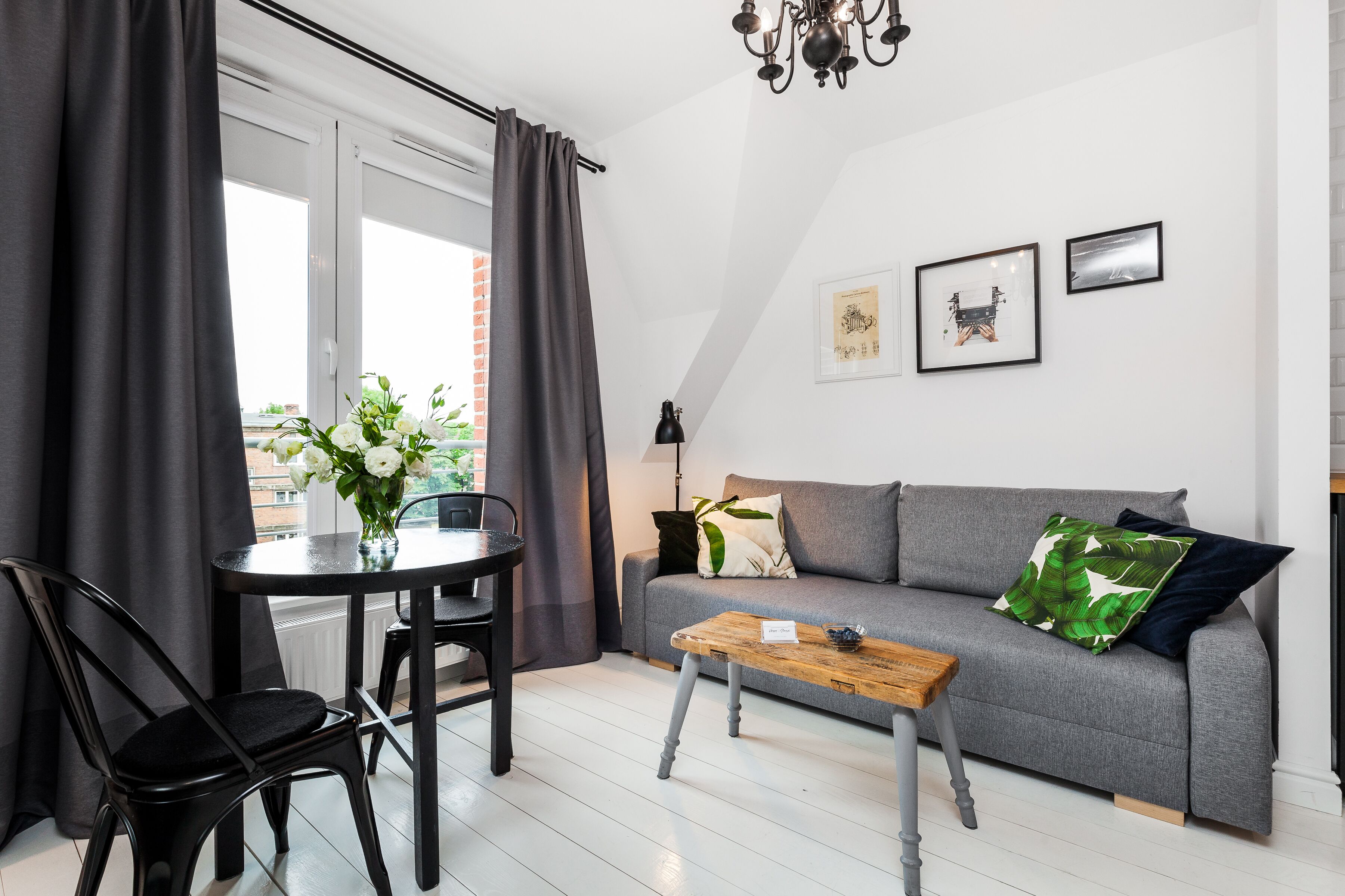 Studiosuite – comfort | Oppholdsområde | En 55-tommers Flatskjerm-TV med kabel-kanaler samt TV