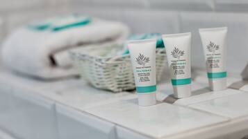 Studiosvit Comfort | Badrum | Dusch, gratis toalettartiklar, hÄrtork och handdukar