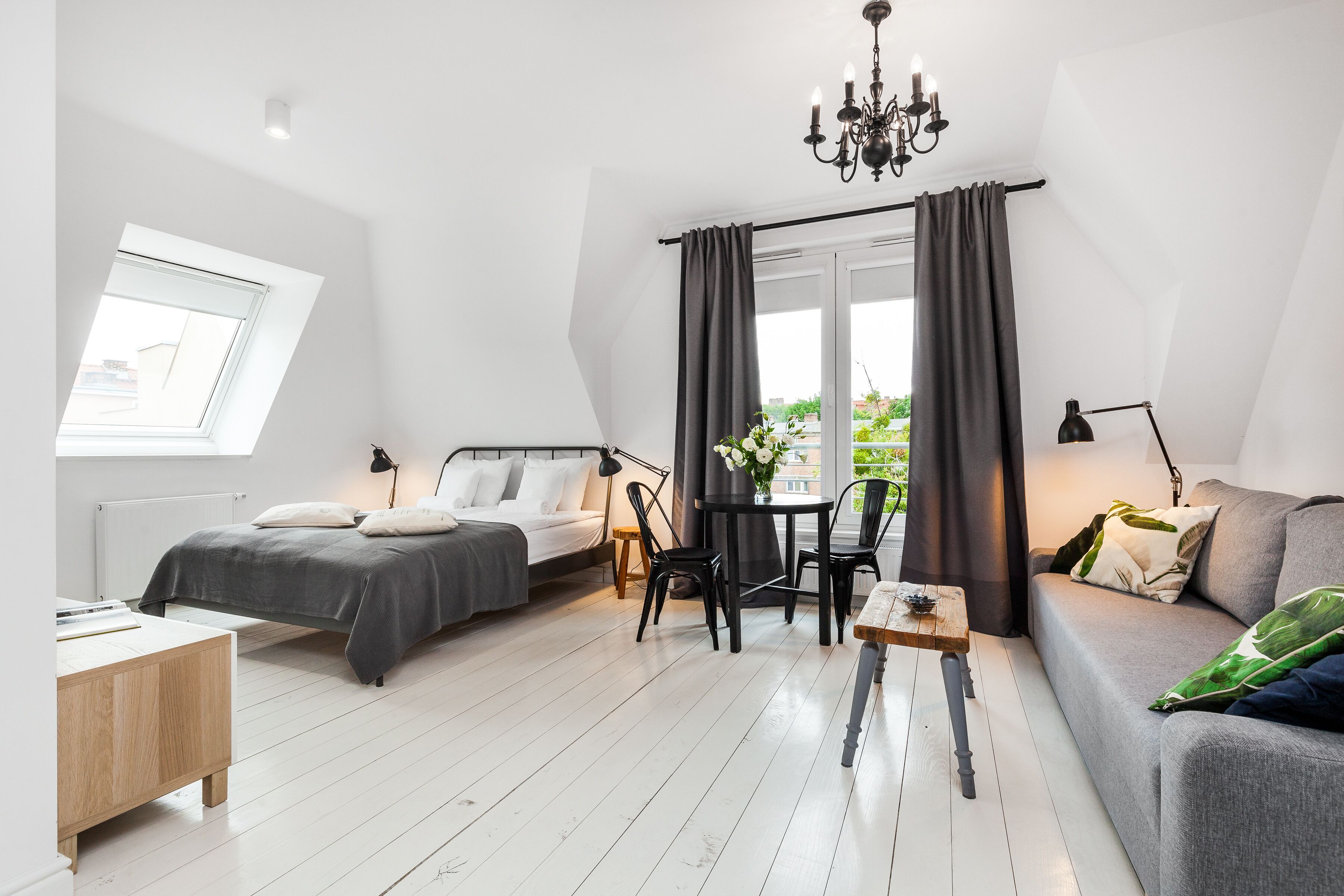 Studiosuite – comfort | Oppholdsområde | En 55-tommers Flatskjerm-TV med kabel-kanaler samt TV