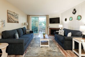 Smart TV, chimenea, futbolito y tenis de mesa 