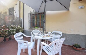 Outdoor dining - 2 bedroom amazing home in Massarosa (Massarosa)